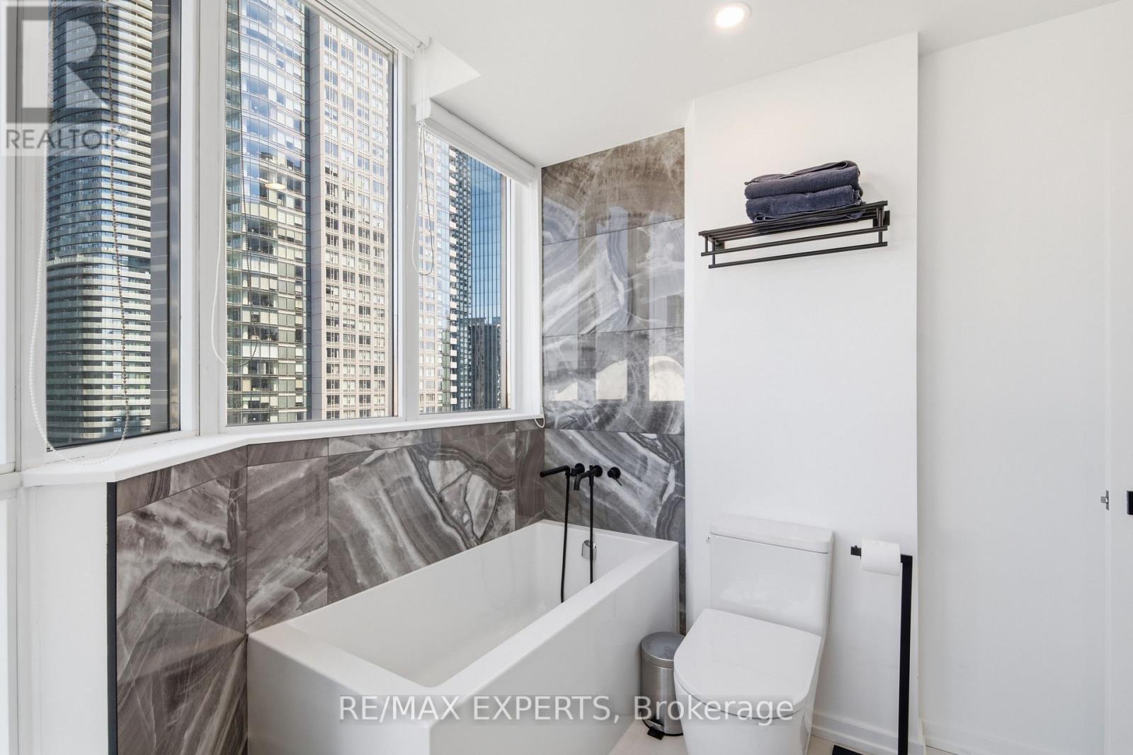2211 - 208 Queens Quay W, Toronto, Ontario  M5J 2Y5 - Photo 21 - C13196324