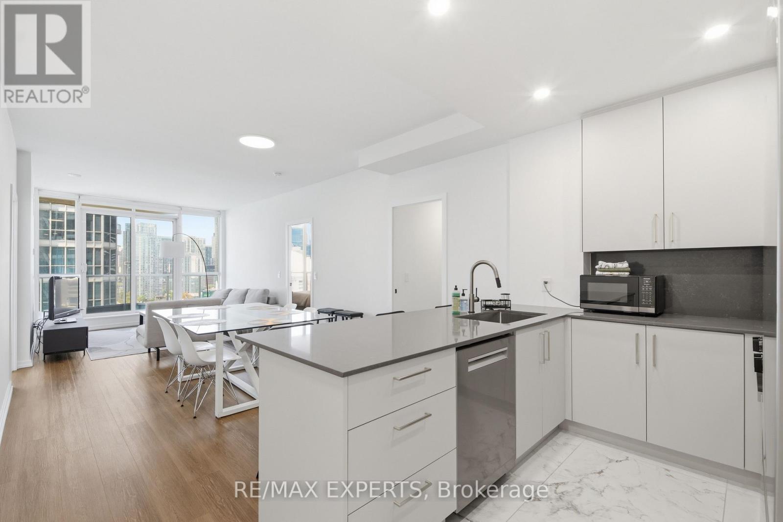 2211 - 208 Queens Quay W, Toronto, Ontario  M5J 2Y5 - Photo 8 - C13196324