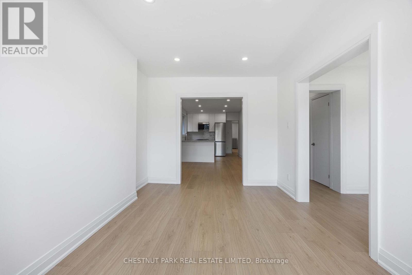 Upper - 54 Mcnairn Avenue, Toronto, Ontario  M5M 2H5 - Photo 11 - C13197188