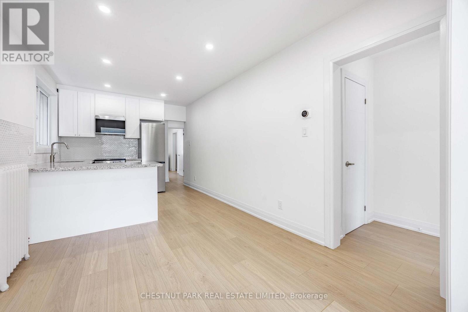 Upper - 54 Mcnairn Avenue, Toronto, Ontario  M5M 2H5 - Photo 8 - C13197188
