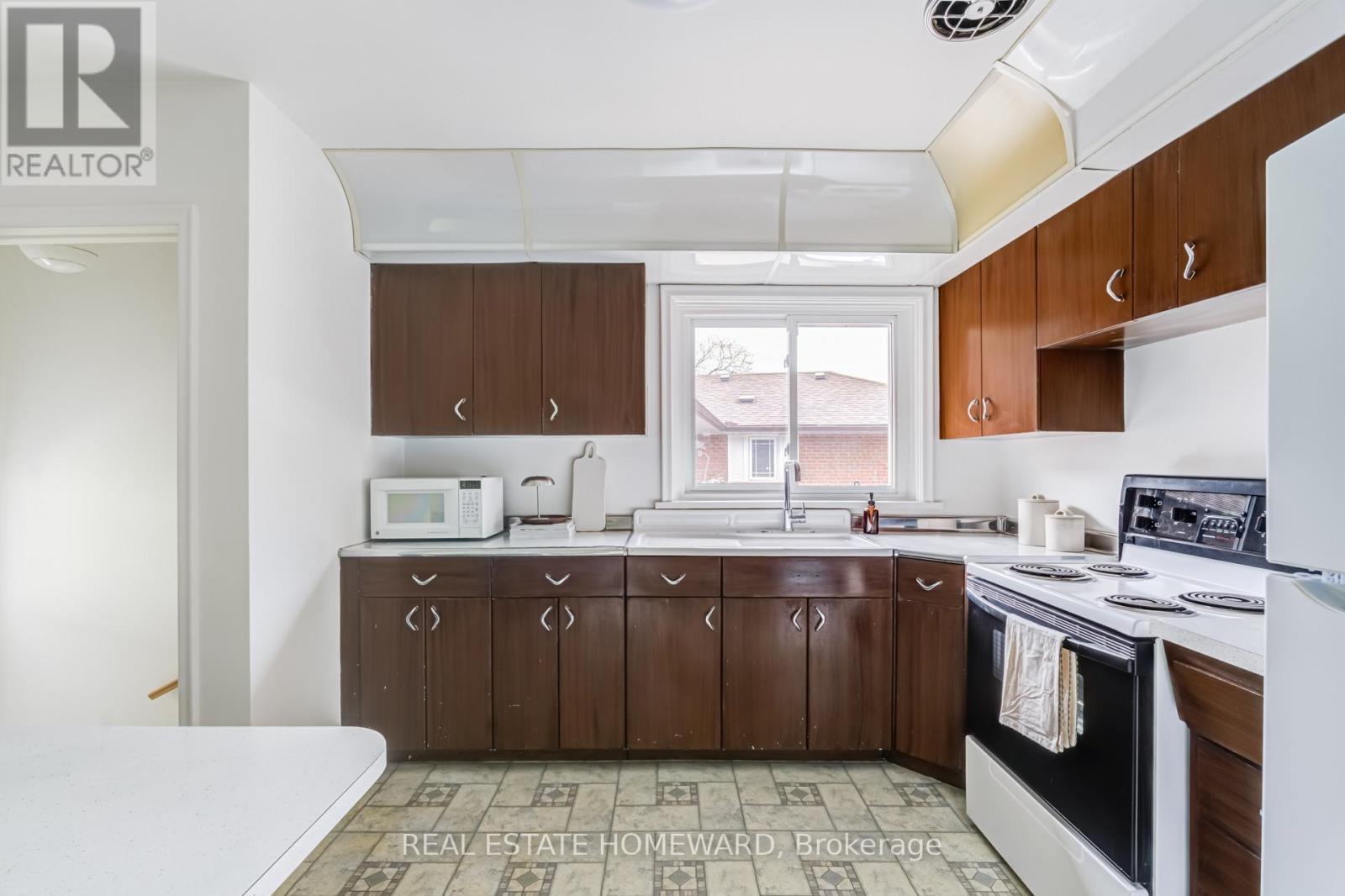 36 Hesketh Court, Toronto, Ontario  M4A 1M6 - Photo 9 - C13197554