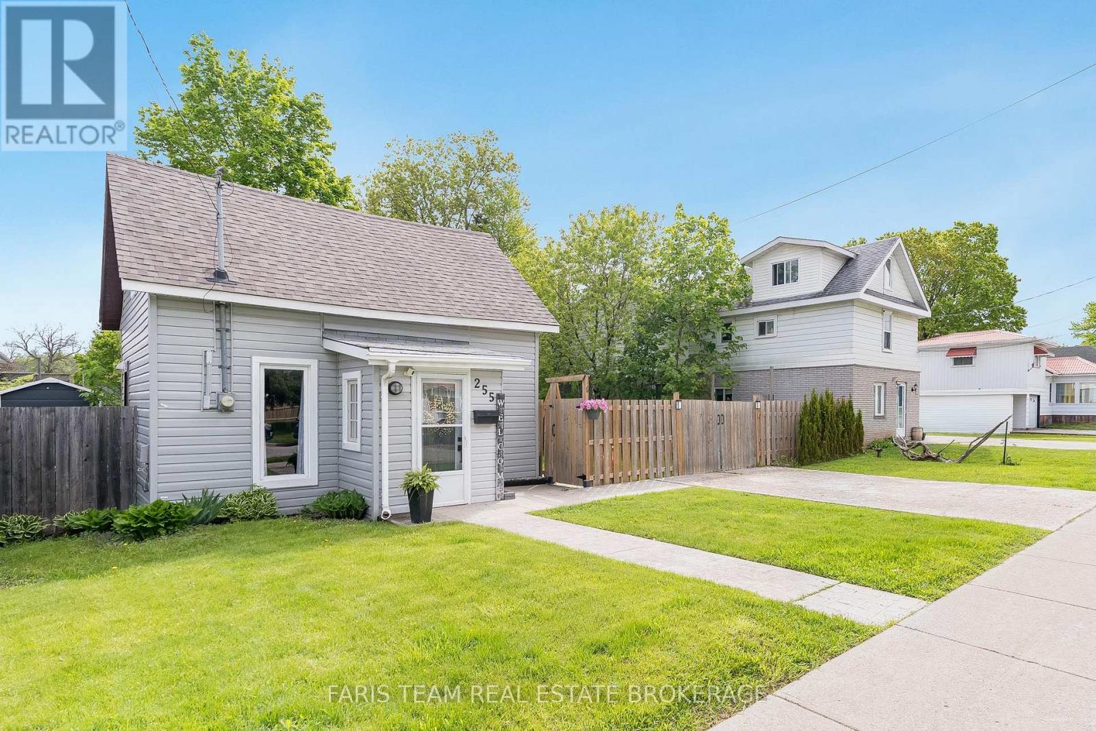 255 LINDSAY STREET, Midland, Ontario