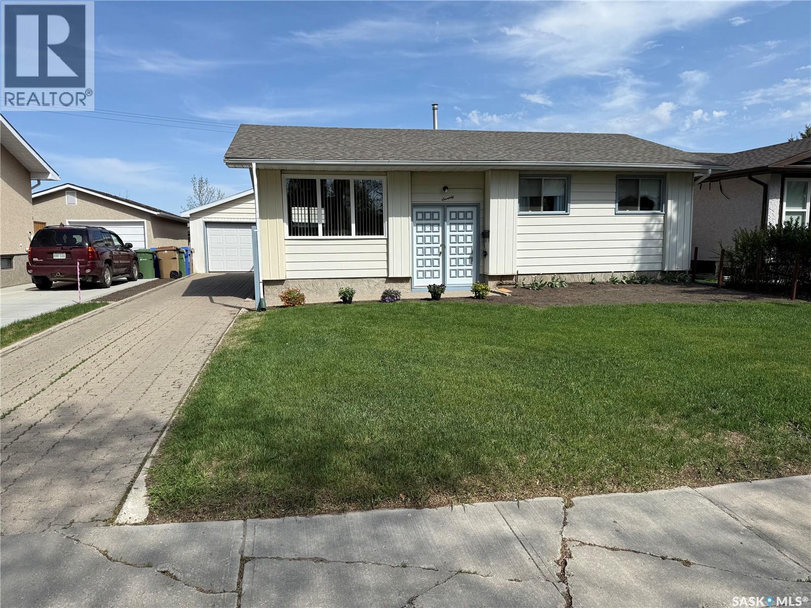 70 Hatton Crescent, Regina, Saskatchewan  S4N 5K6 - Photo 2 - SK037307