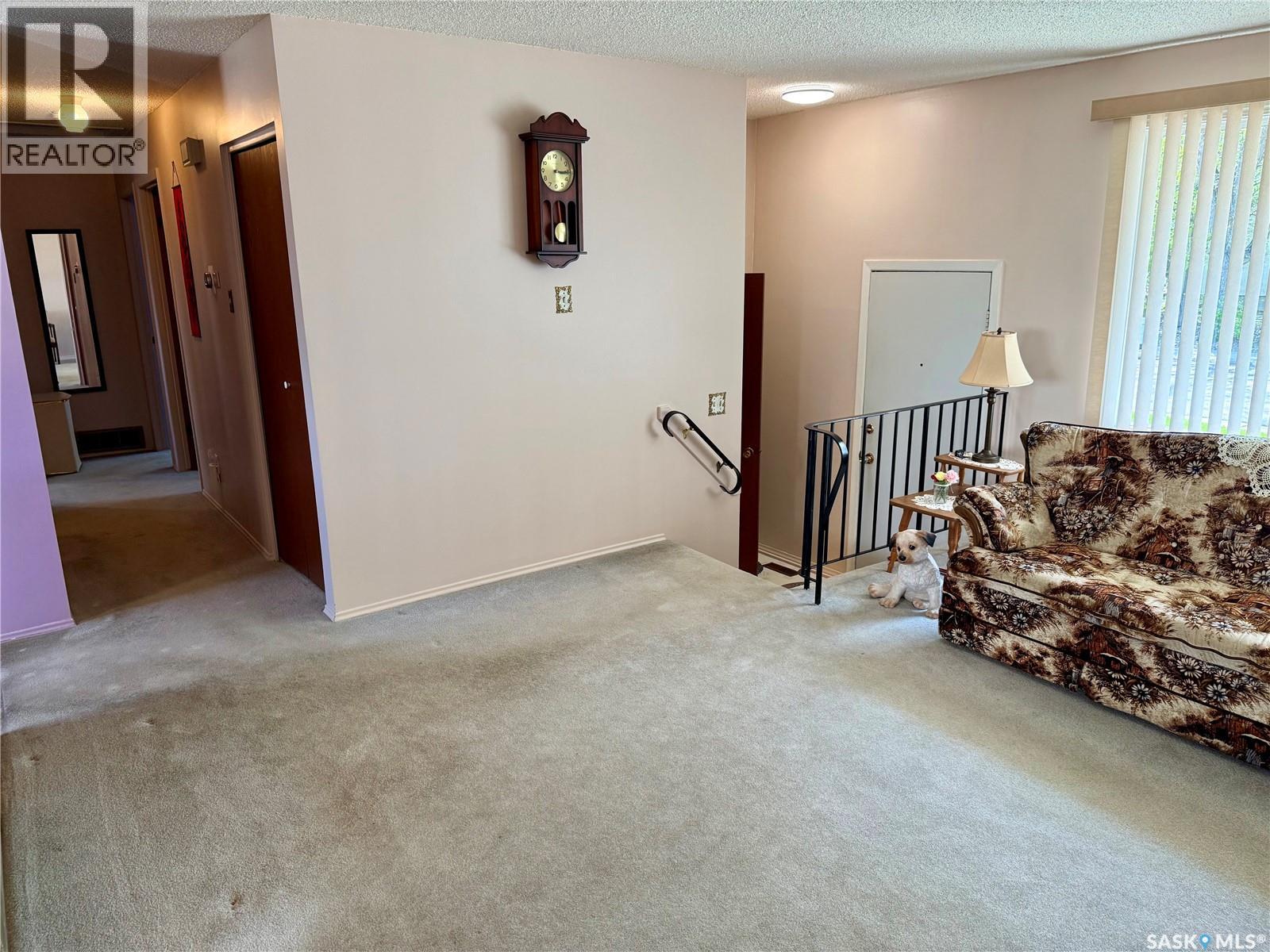 70 Hatton Crescent, Regina, Saskatchewan  S4N 5K6 - Photo 5 - SK037307