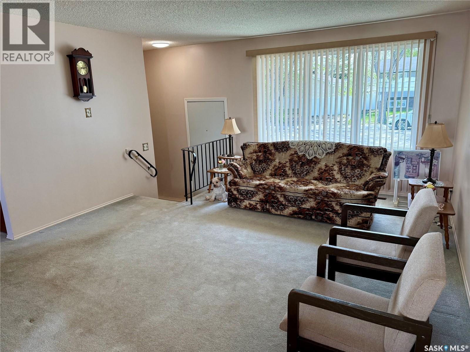 70 Hatton Crescent, Regina, Saskatchewan  S4N 5K6 - Photo 3 - SK037307