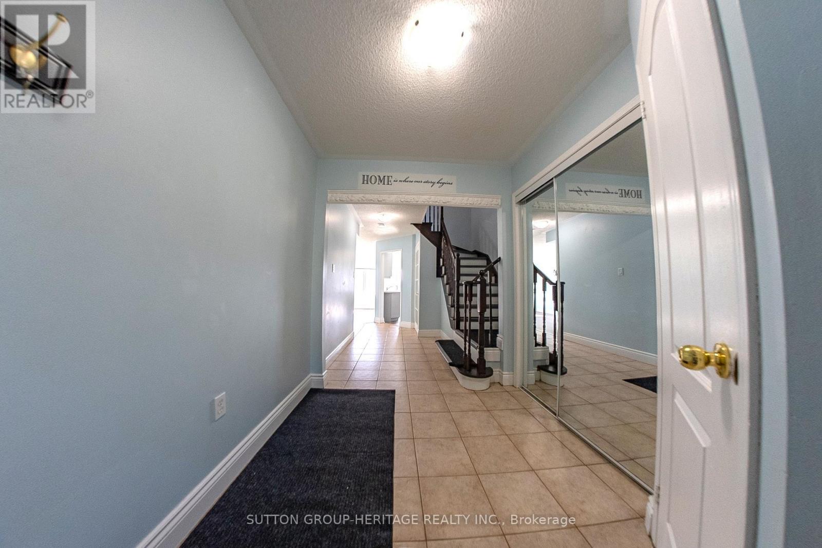 20 Oglevie Drive, Whitby, Ontario  L1R 2Y4 - Photo 4 - E13197428