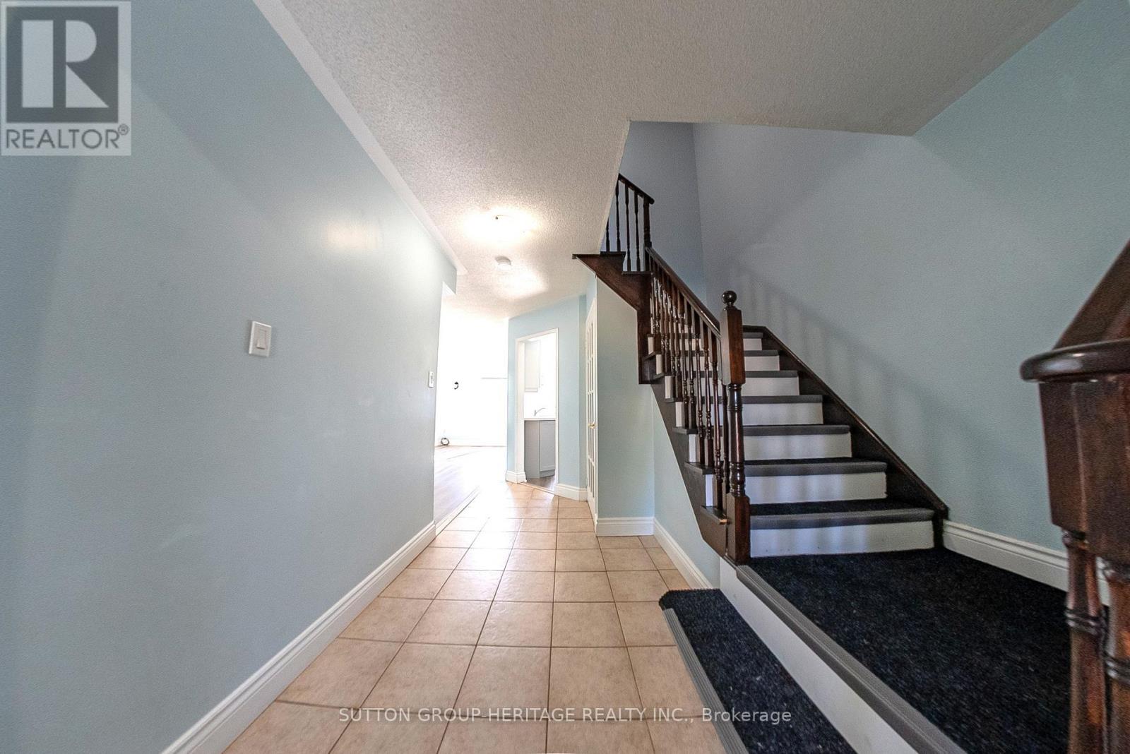 20 Oglevie Drive, Whitby, Ontario  L1R 2Y4 - Photo 5 - E13197428
