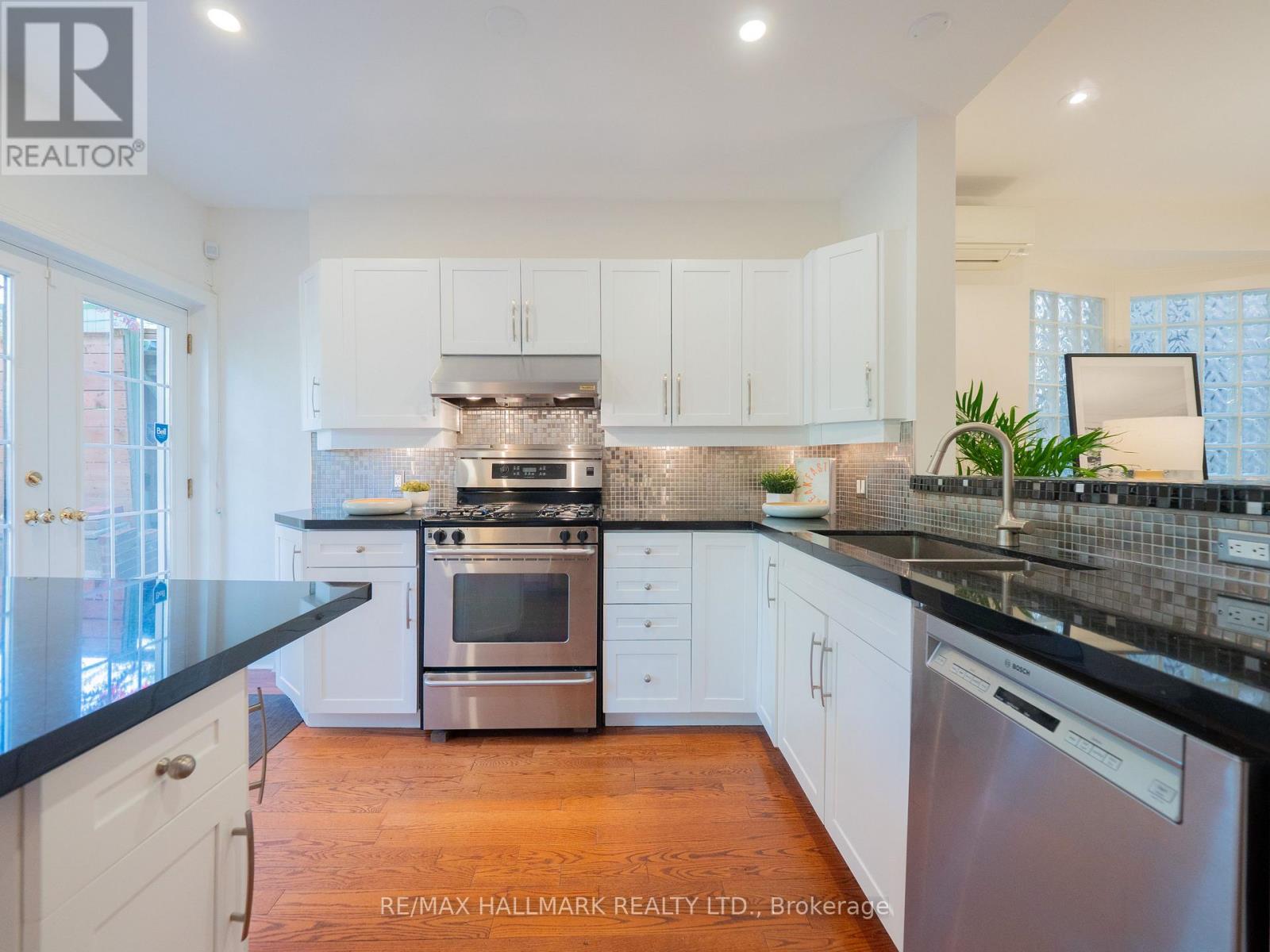 4 Albemarle Avenue, Toronto, Ontario  M4K 1H7 - Photo 16 - E13197606