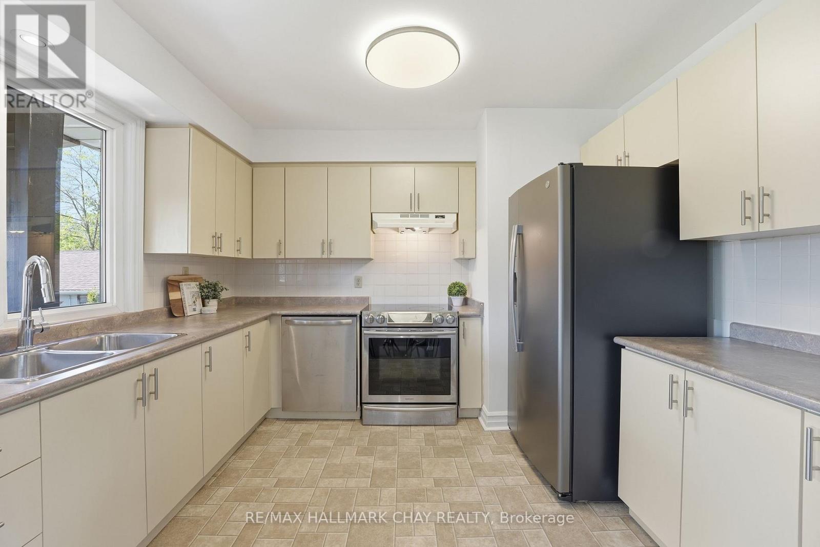 420 Fernleigh Circle S, Richmond Hill, Ontario  L4C 1E6 - Photo 8 - N13197796