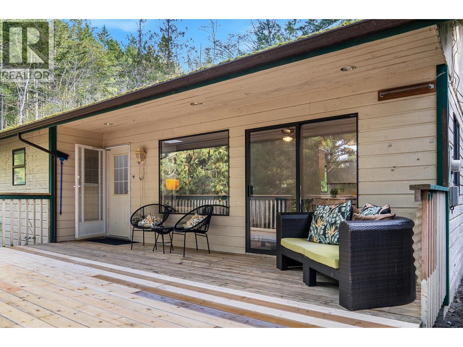 37150 Schooner Way, Pender Island, British Columbia  V0N 2M2 - Photo 3 - R3128624