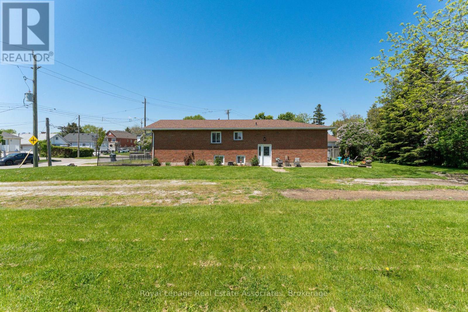 1063 Alexandra Avenue, Mississauga, Ontario  L5E 2A1 - Photo 15 - W13196358