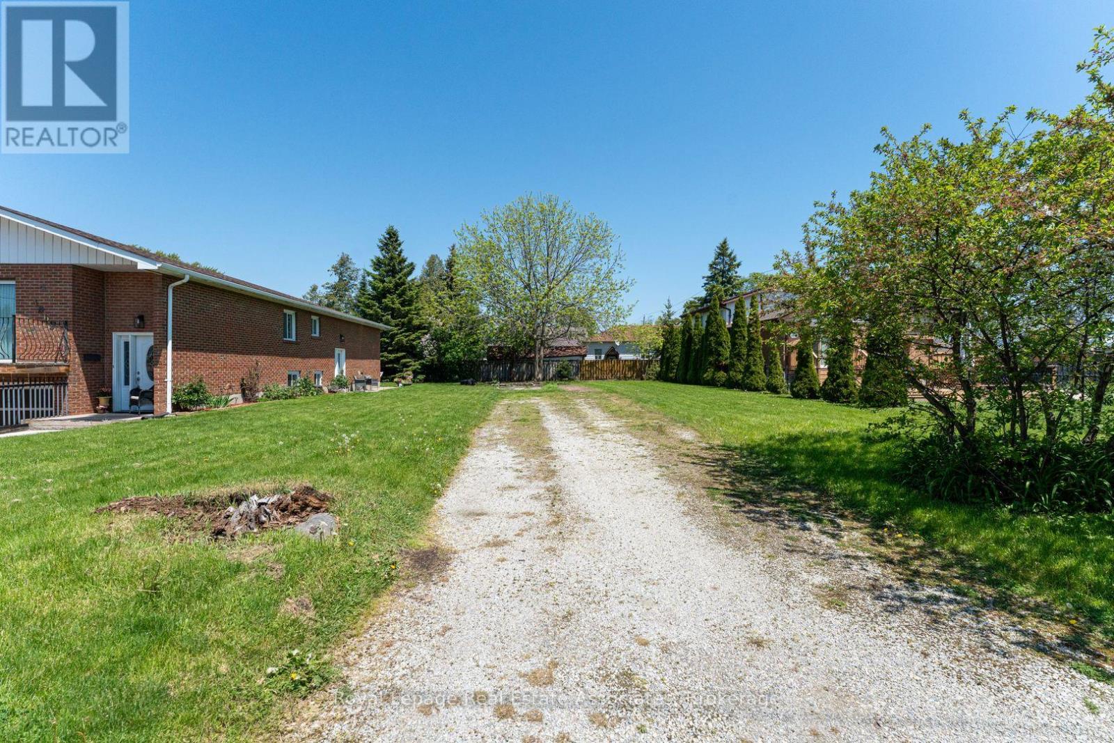 1067 Alexandra Avenue, Mississauga, Ontario  L5E 2A1 - Photo 11 - W13196438