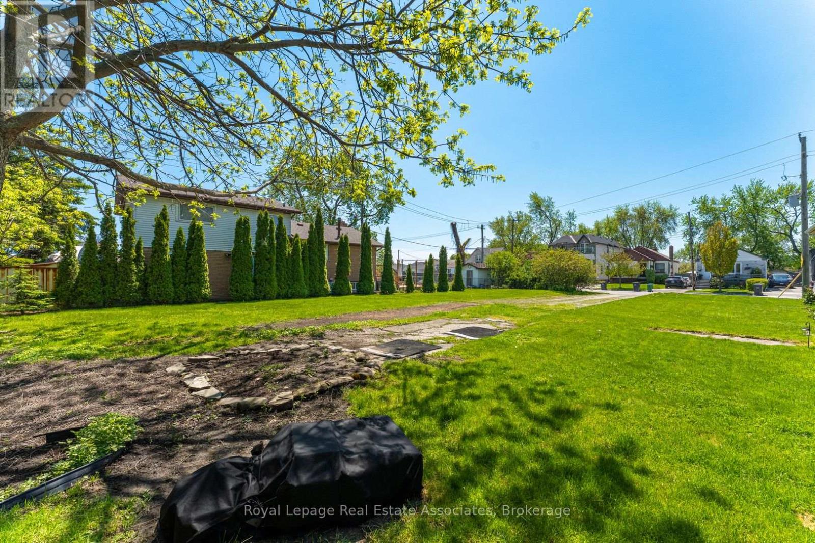 1067 Alexandra Avenue, Mississauga, Ontario  L5E 2A1 - Photo 19 - W13196438