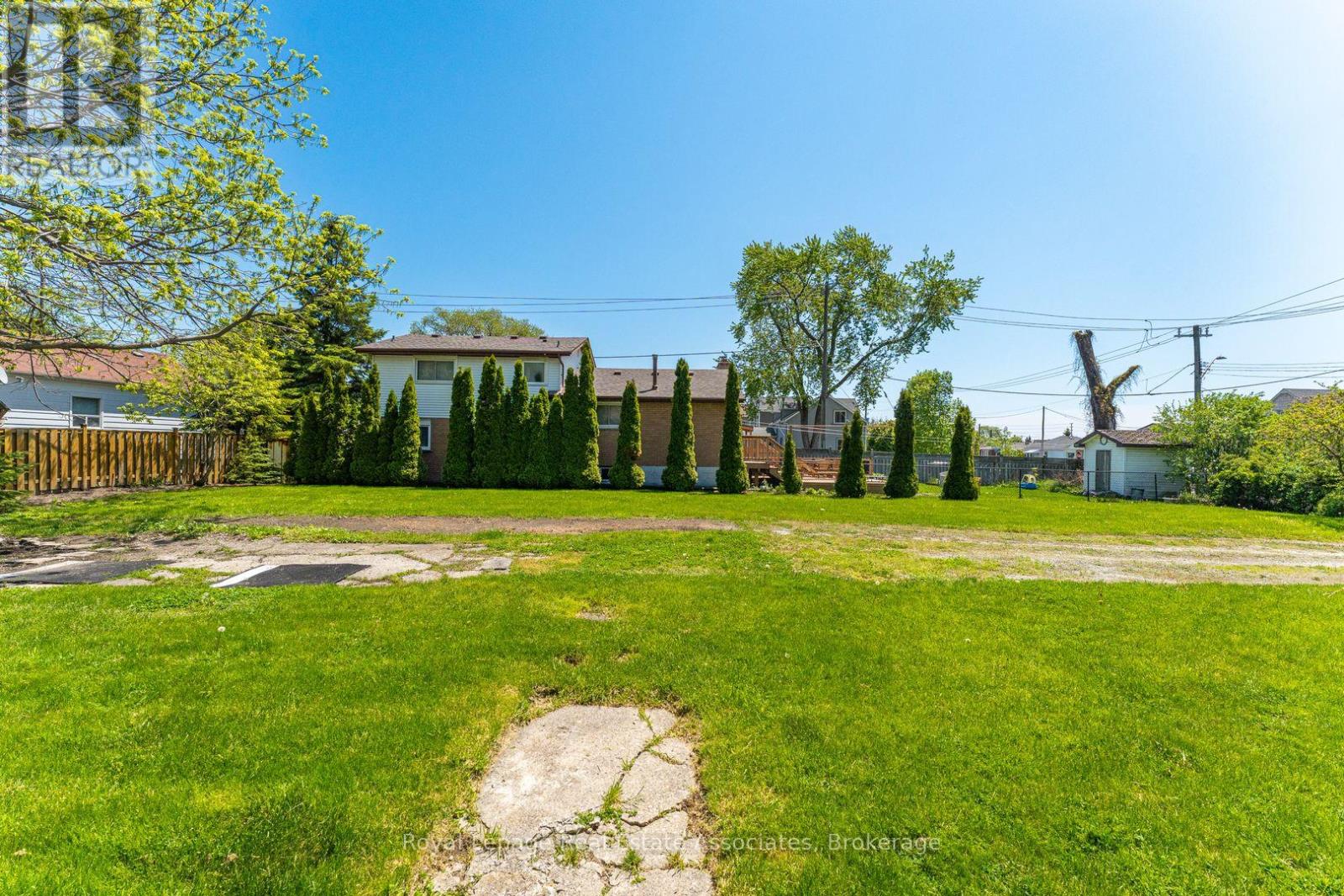 1067 Alexandra Avenue, Mississauga, Ontario  L5E 2A1 - Photo 20 - W13196438