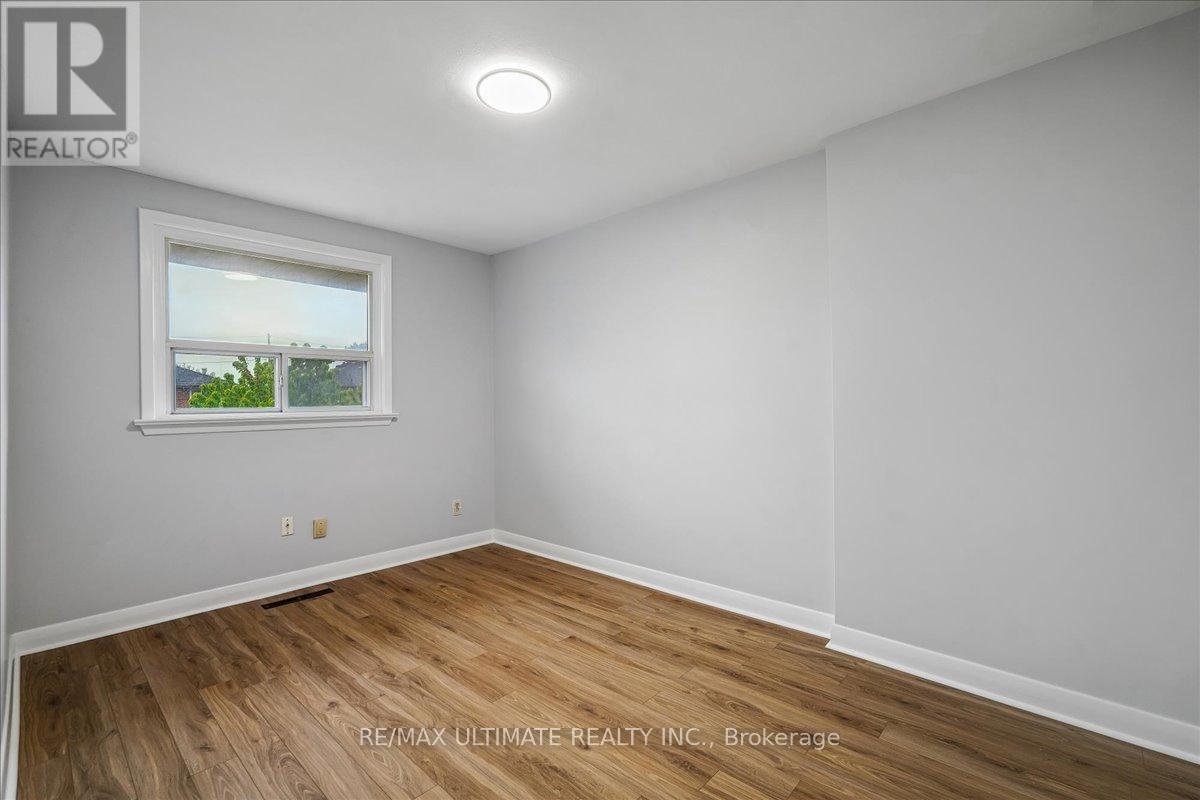 12 Thurodale Avenue, Toronto, Ontario  M6M 3B3 - Photo 11 - W13196708