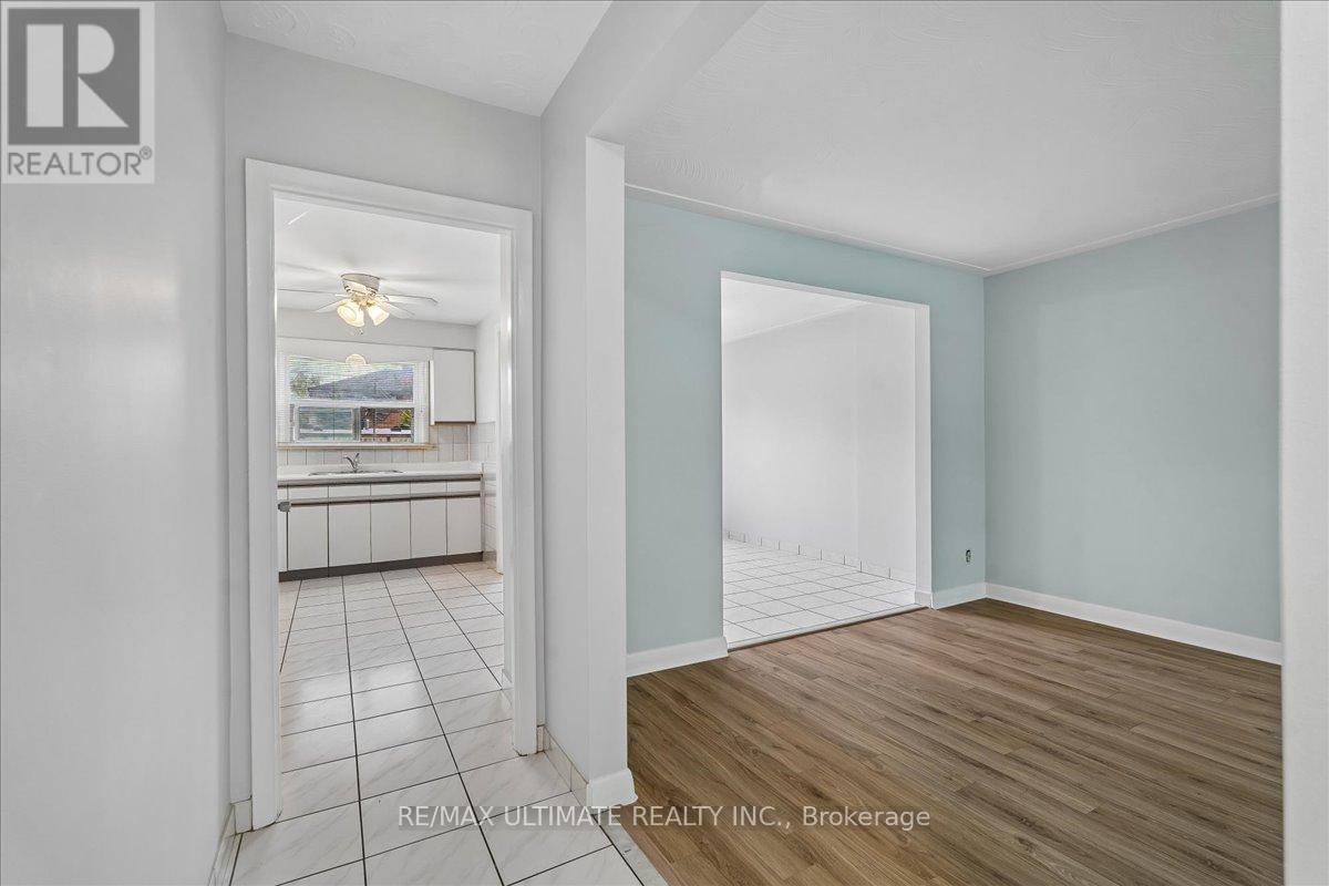 12 Thurodale Avenue, Toronto, Ontario  M6M 3B3 - Photo 17 - W13196708