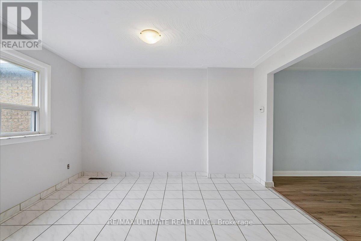 12 Thurodale Avenue, Toronto, Ontario  M6M 3B3 - Photo 19 - W13196708