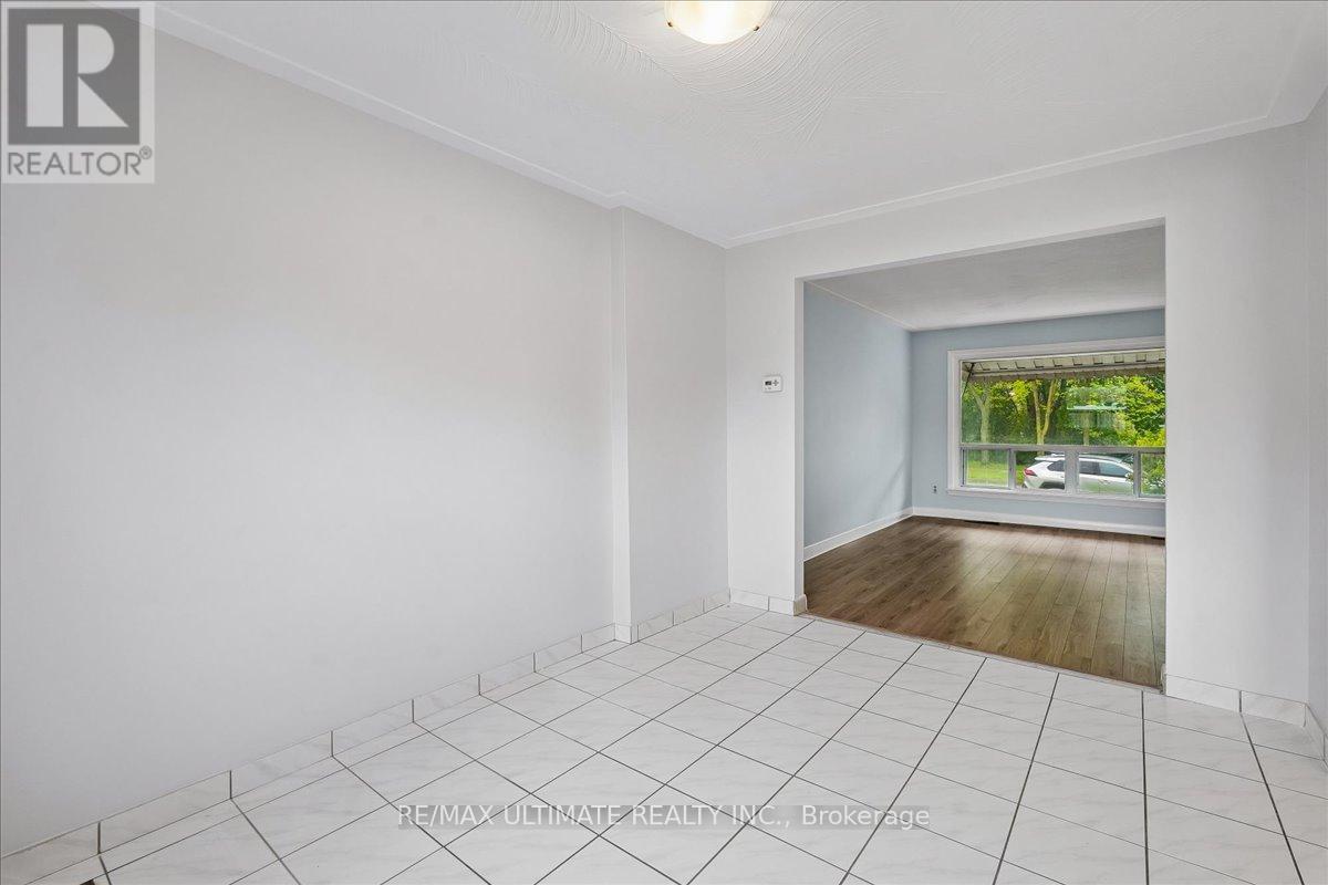 12 Thurodale Avenue, Toronto, Ontario  M6M 3B3 - Photo 20 - W13196708