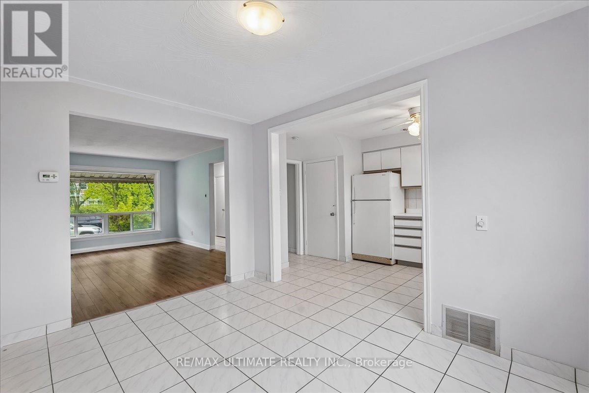 12 Thurodale Avenue, Toronto, Ontario  M6M 3B3 - Photo 21 - W13196708