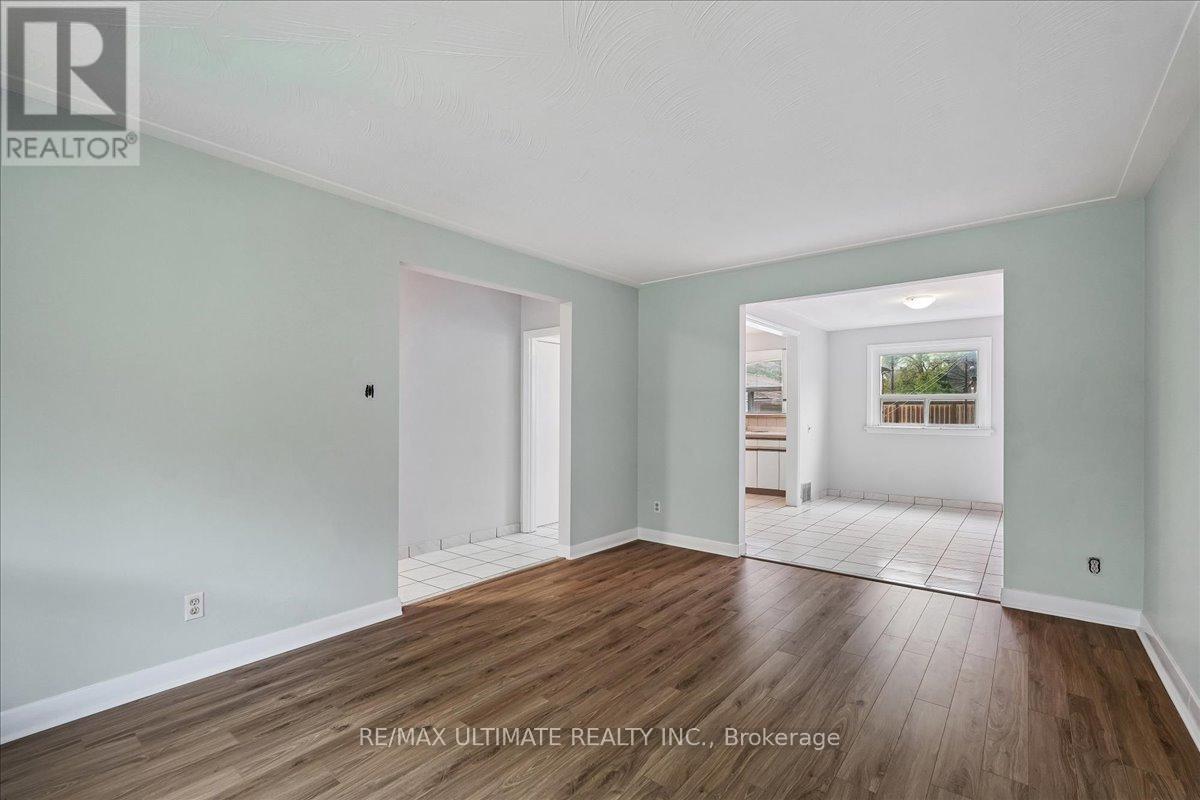 12 Thurodale Avenue, Toronto, Ontario  M6M 3B3 - Photo 24 - W13196708