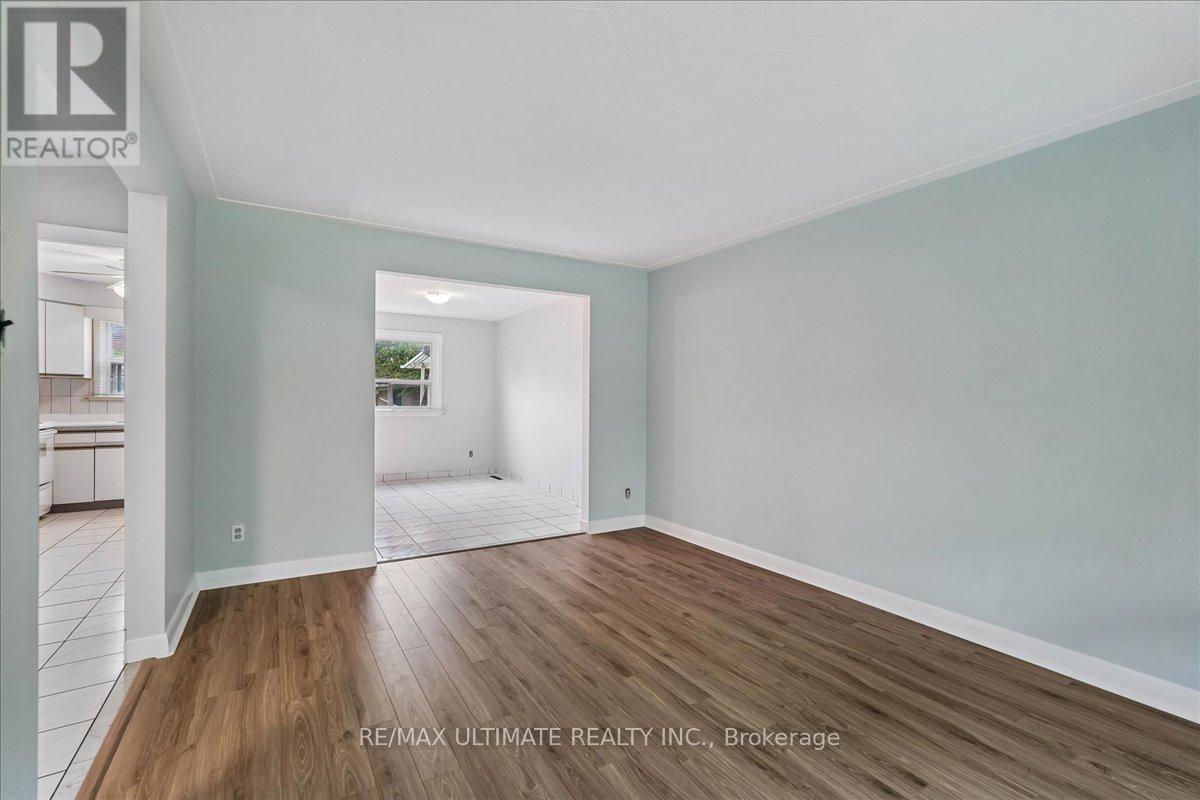12 Thurodale Avenue, Toronto, Ontario  M6M 3B3 - Photo 25 - W13196708