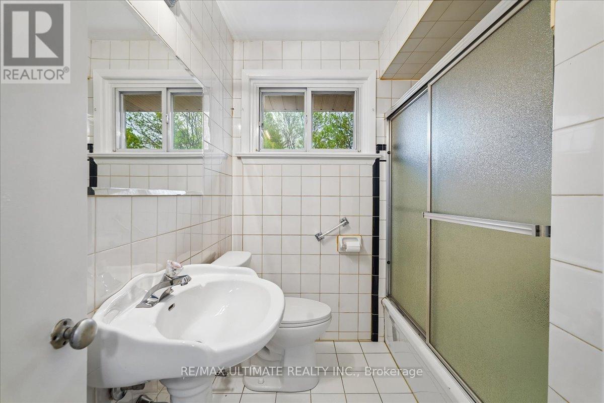 12 Thurodale Avenue, Toronto, Ontario  M6M 3B3 - Photo 28 - W13196708