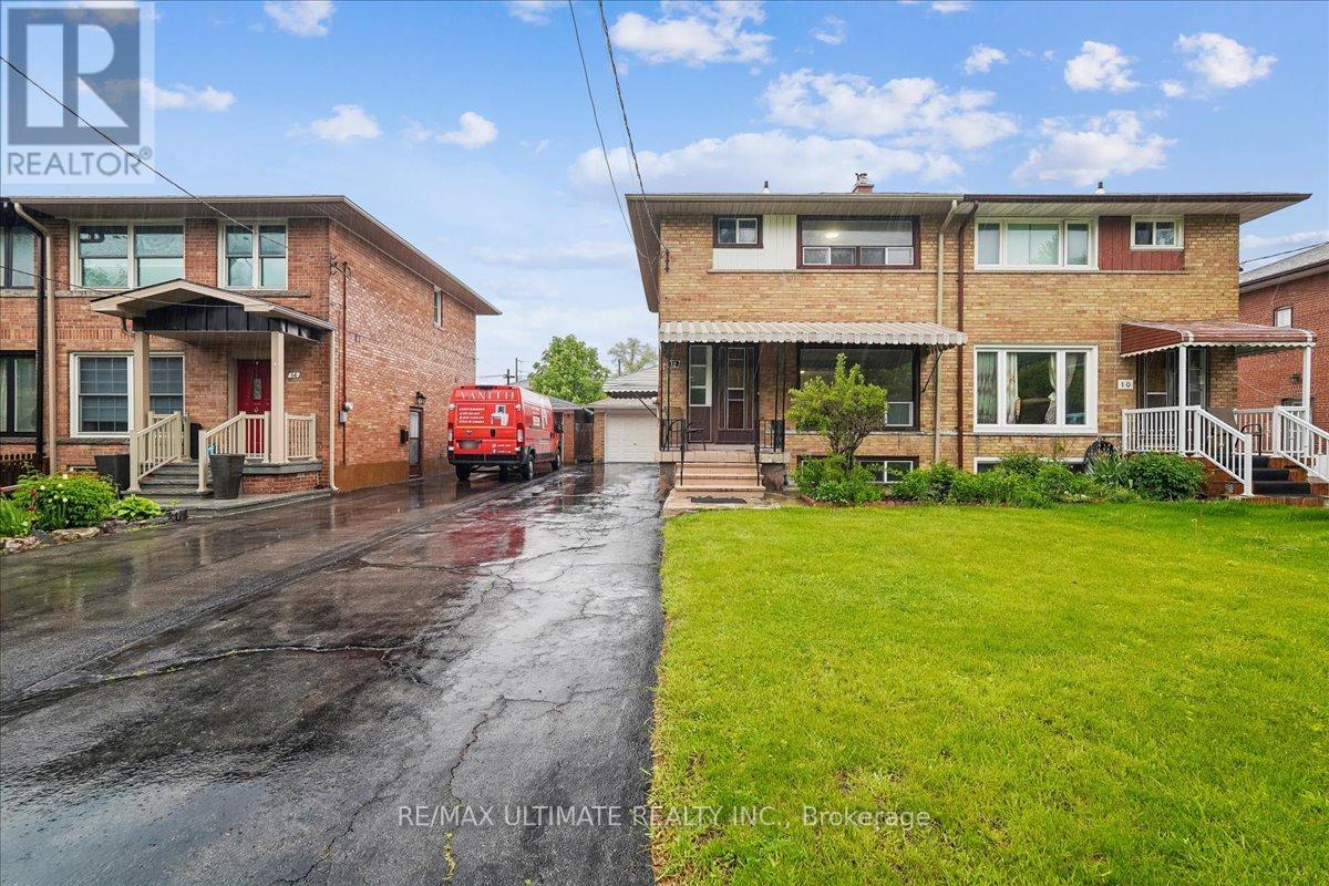 12 Thurodale Avenue, Toronto, Ontario  M6M 3B3 - Photo 3 - W13196708