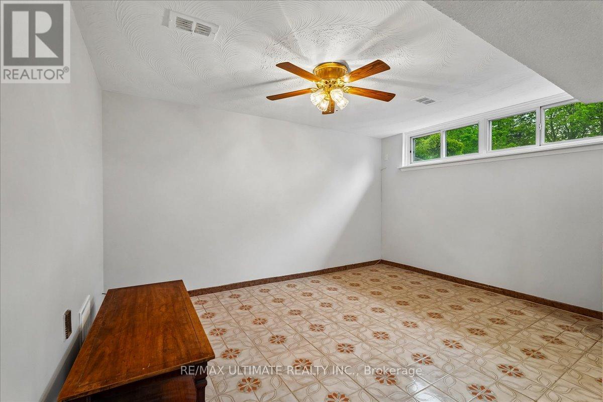 12 Thurodale Avenue, Toronto, Ontario  M6M 3B3 - Photo 31 - W13196708