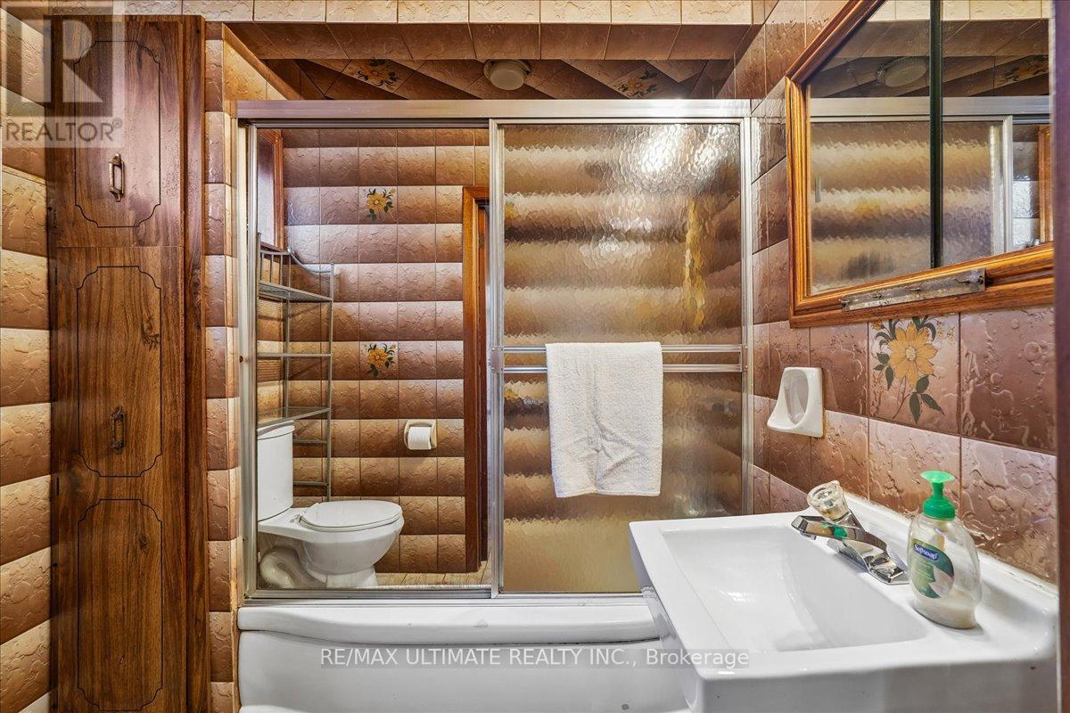 12 Thurodale Avenue, Toronto, Ontario  M6M 3B3 - Photo 33 - W13196708