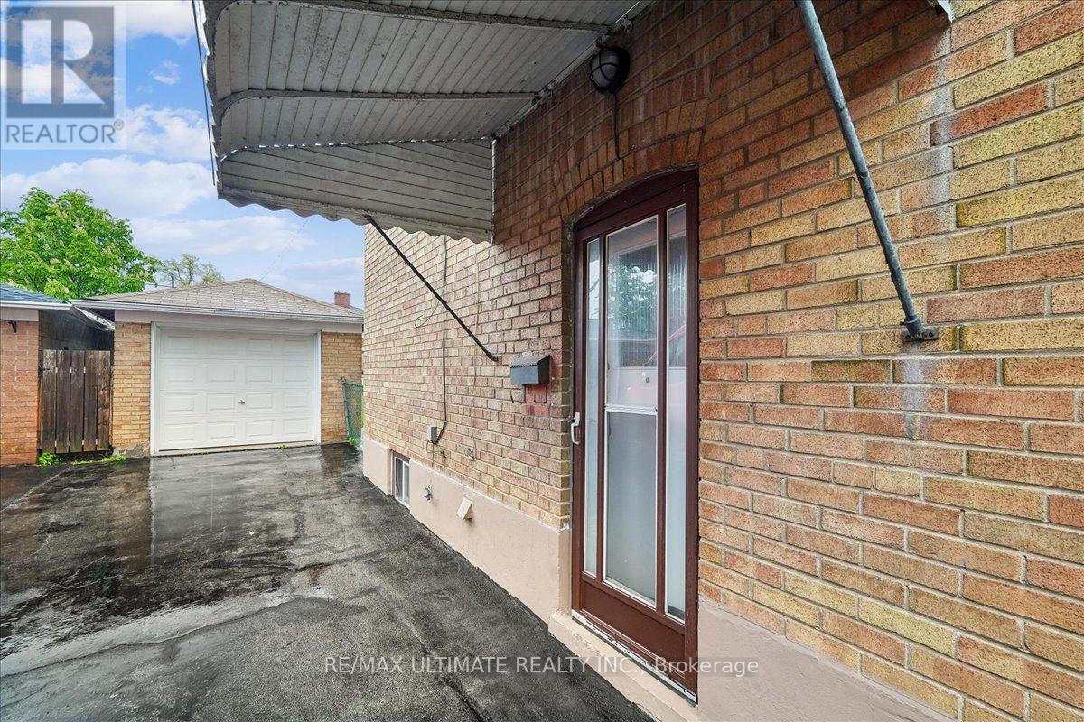 12 Thurodale Avenue, Toronto, Ontario  M6M 3B3 - Photo 37 - W13196708