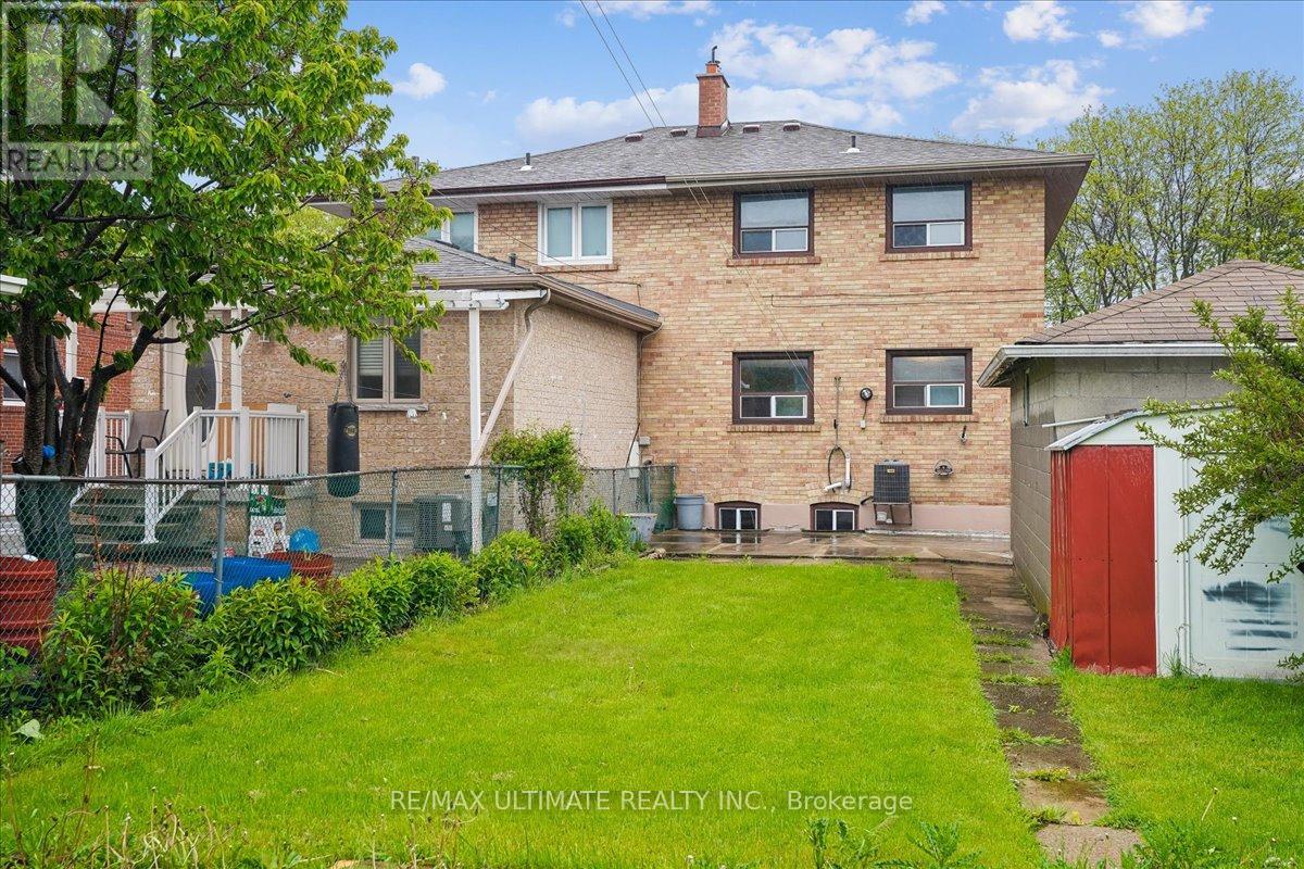 12 Thurodale Avenue, Toronto, Ontario  M6M 3B3 - Photo 38 - W13196708