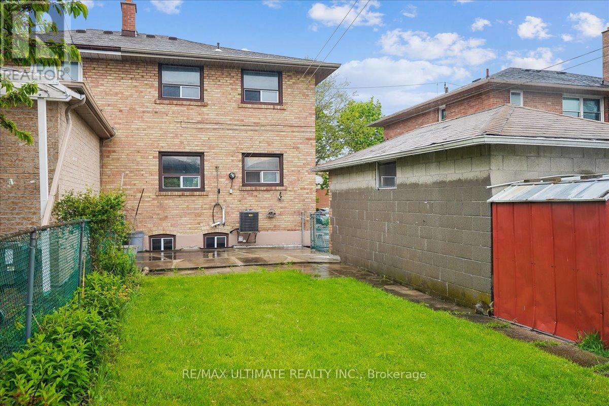 12 Thurodale Avenue, Toronto, Ontario  M6M 3B3 - Photo 39 - W13196708