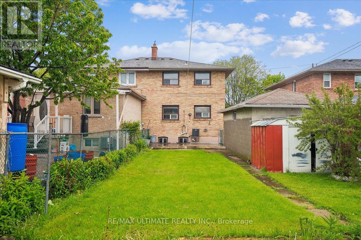 12 Thurodale Avenue, Toronto, Ontario  M6M 3B3 - Photo 40 - W13196708