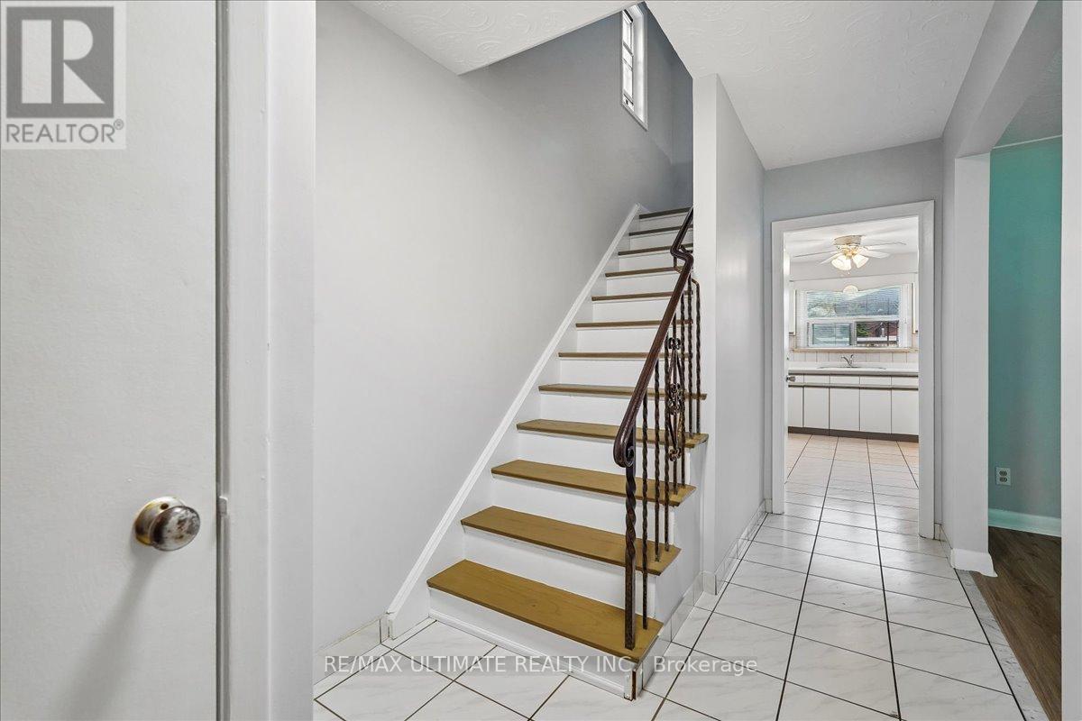 12 Thurodale Avenue, Toronto, Ontario  M6M 3B3 - Photo 5 - W13196708