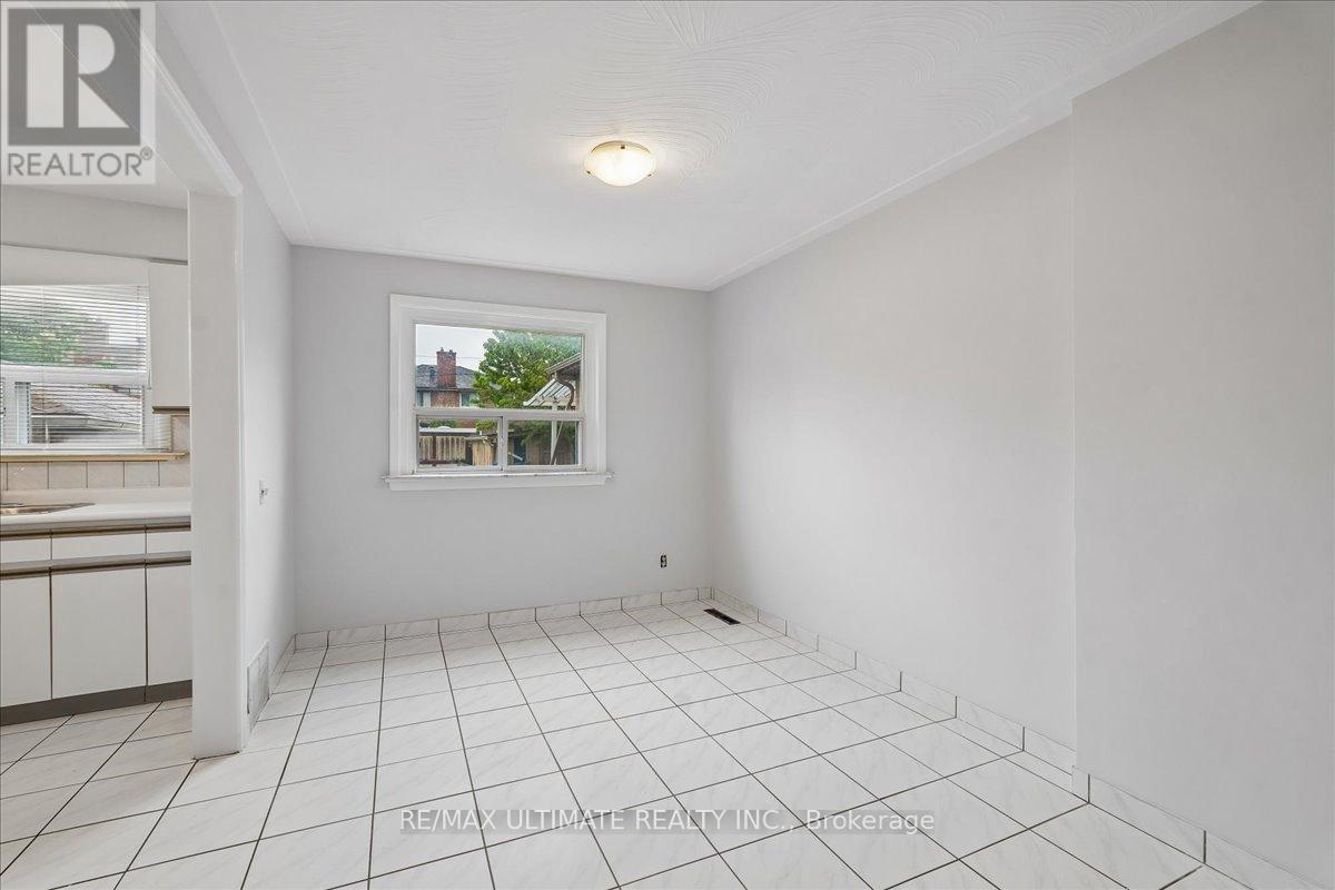 12 Thurodale Avenue, Toronto, Ontario  M6M 3B3 - Photo 6 - W13196708