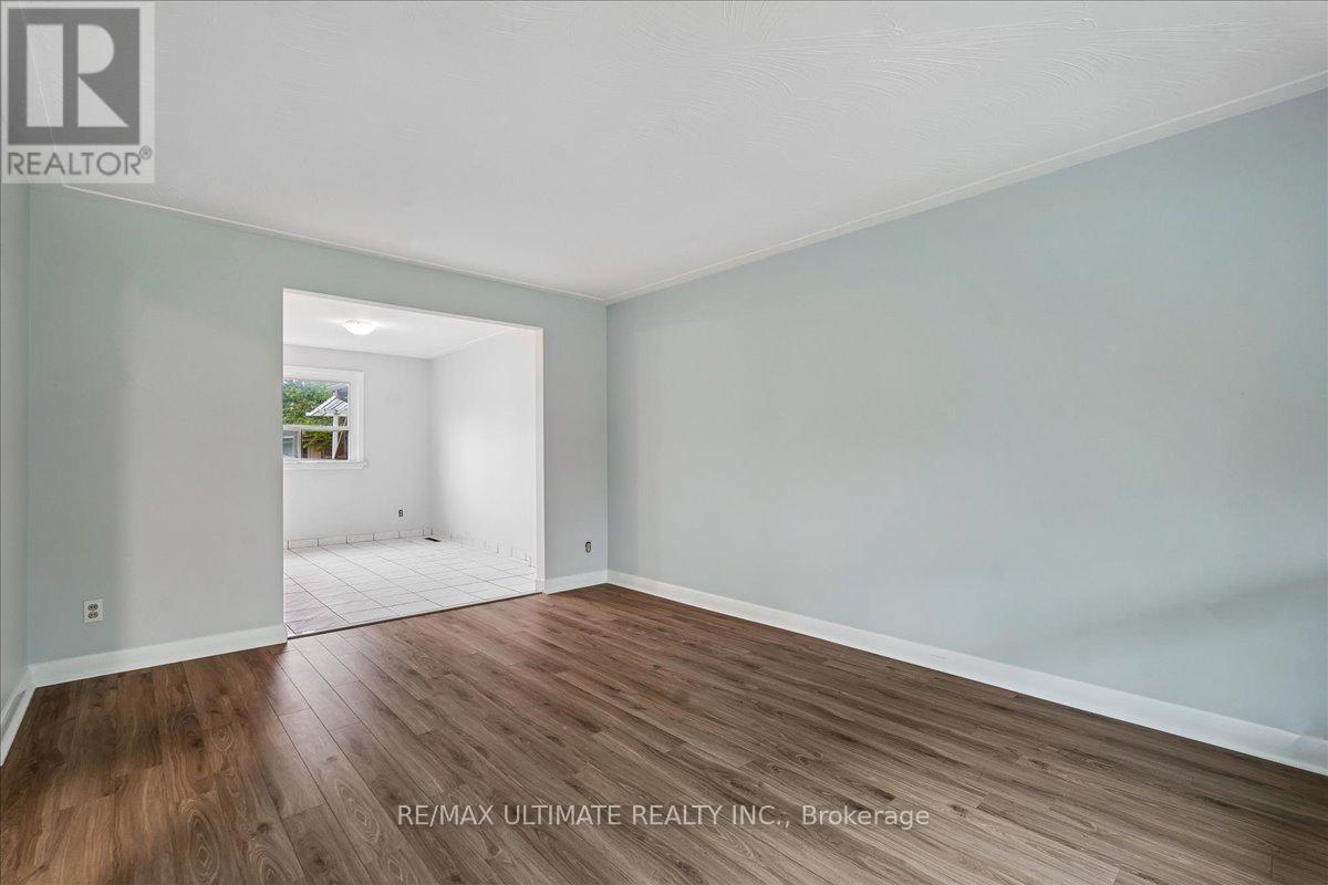 12 Thurodale Avenue, Toronto, Ontario  M6M 3B3 - Photo 8 - W13196708