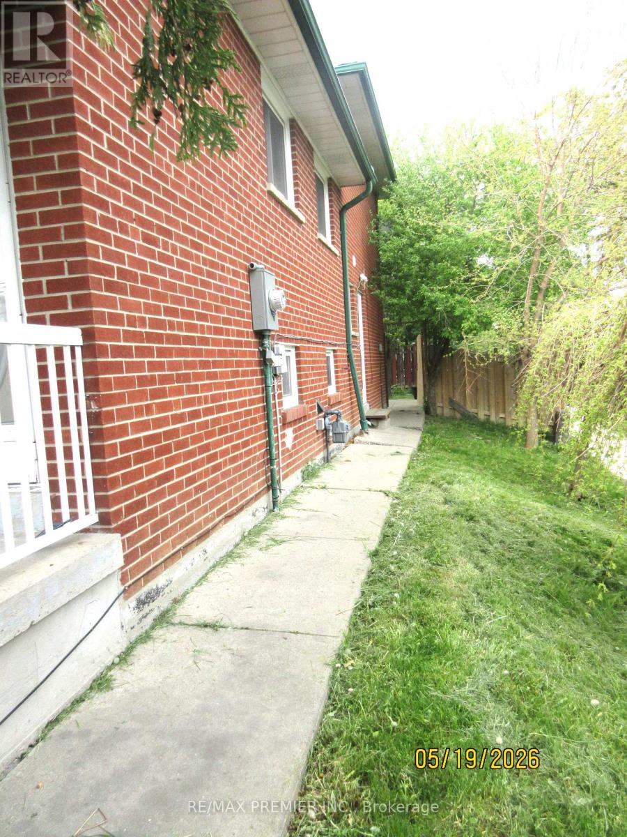 1 Futura Drive, Toronto, Ontario  M3N 2L7 - Photo 2 - W13197794