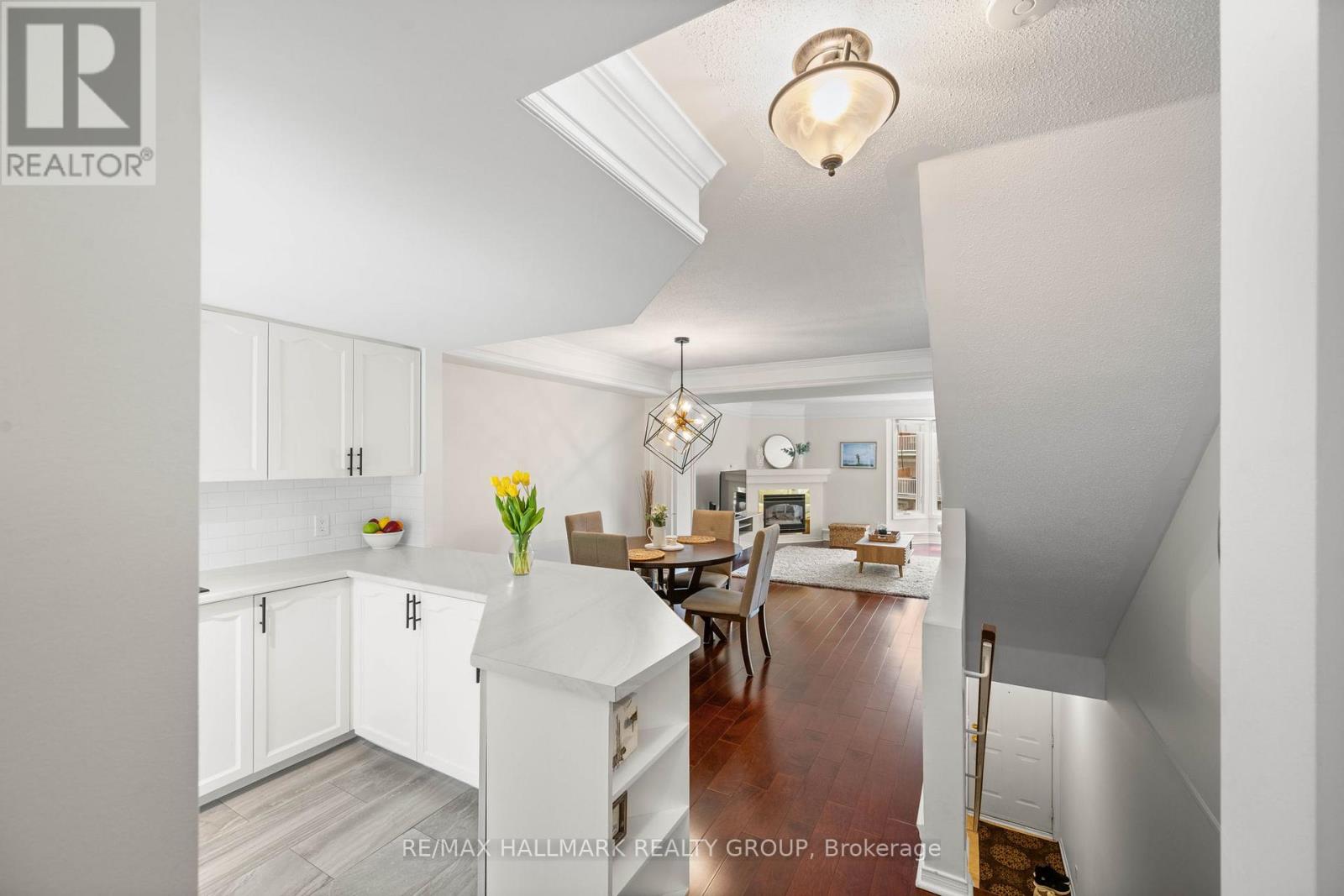 1109 Gablefield Private, Ottawa, Ontario  K1J 1E4 - Photo 2 - X13198804