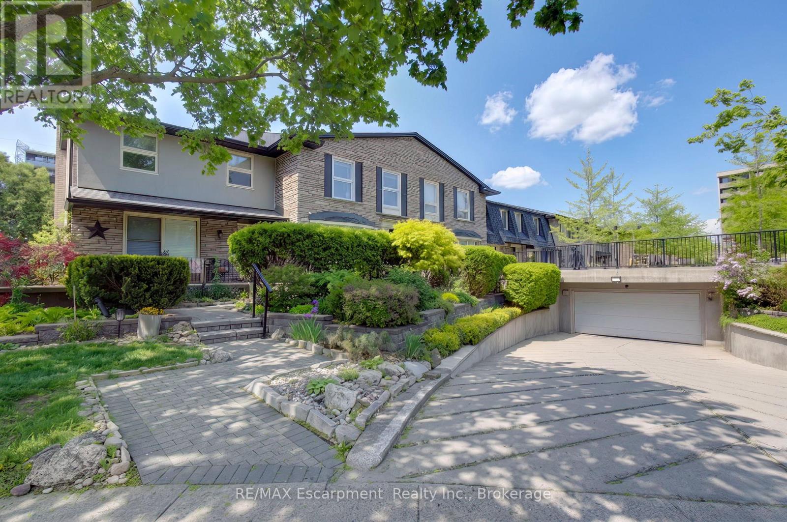 823 Hyde Road, Burlington, Ontario  L7S 1S6 - Photo 2 - W13198270