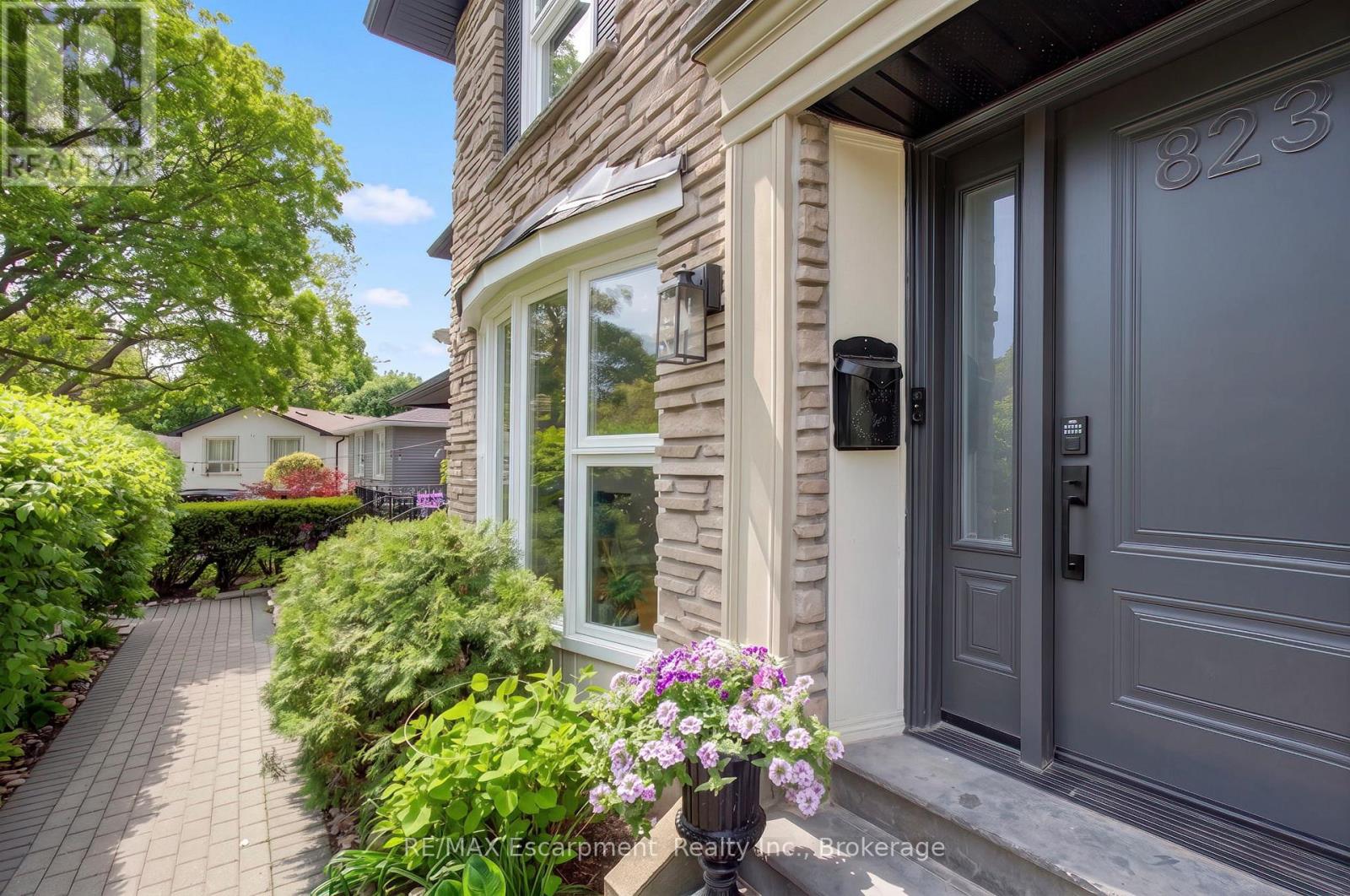 823 Hyde Road, Burlington, Ontario  L7S 1S6 - Photo 3 - W13198270