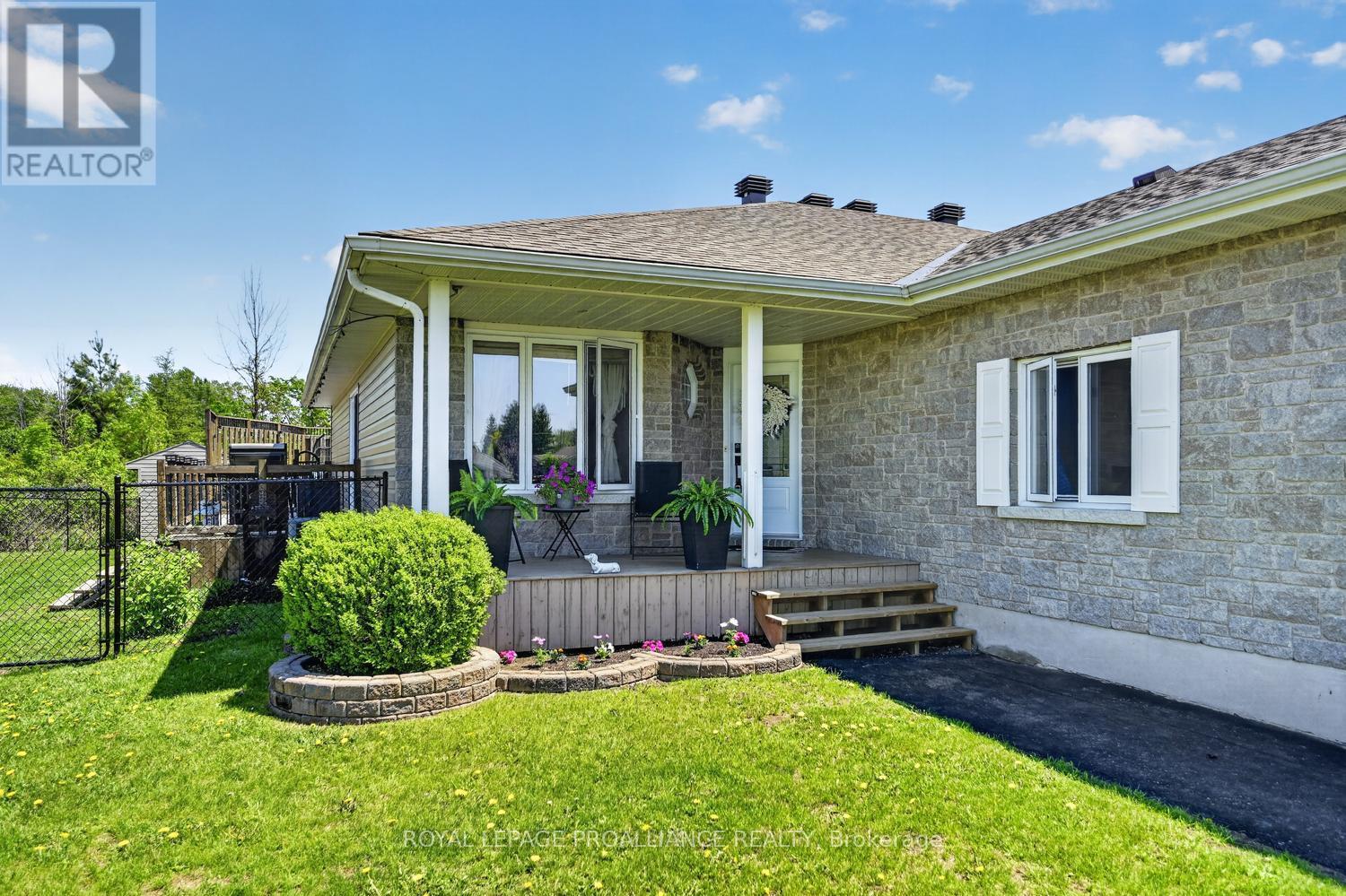 5500 Meadowbrook Drive, South Dundas, Ontario  K0E 1K0 - Photo 2 - X13198614