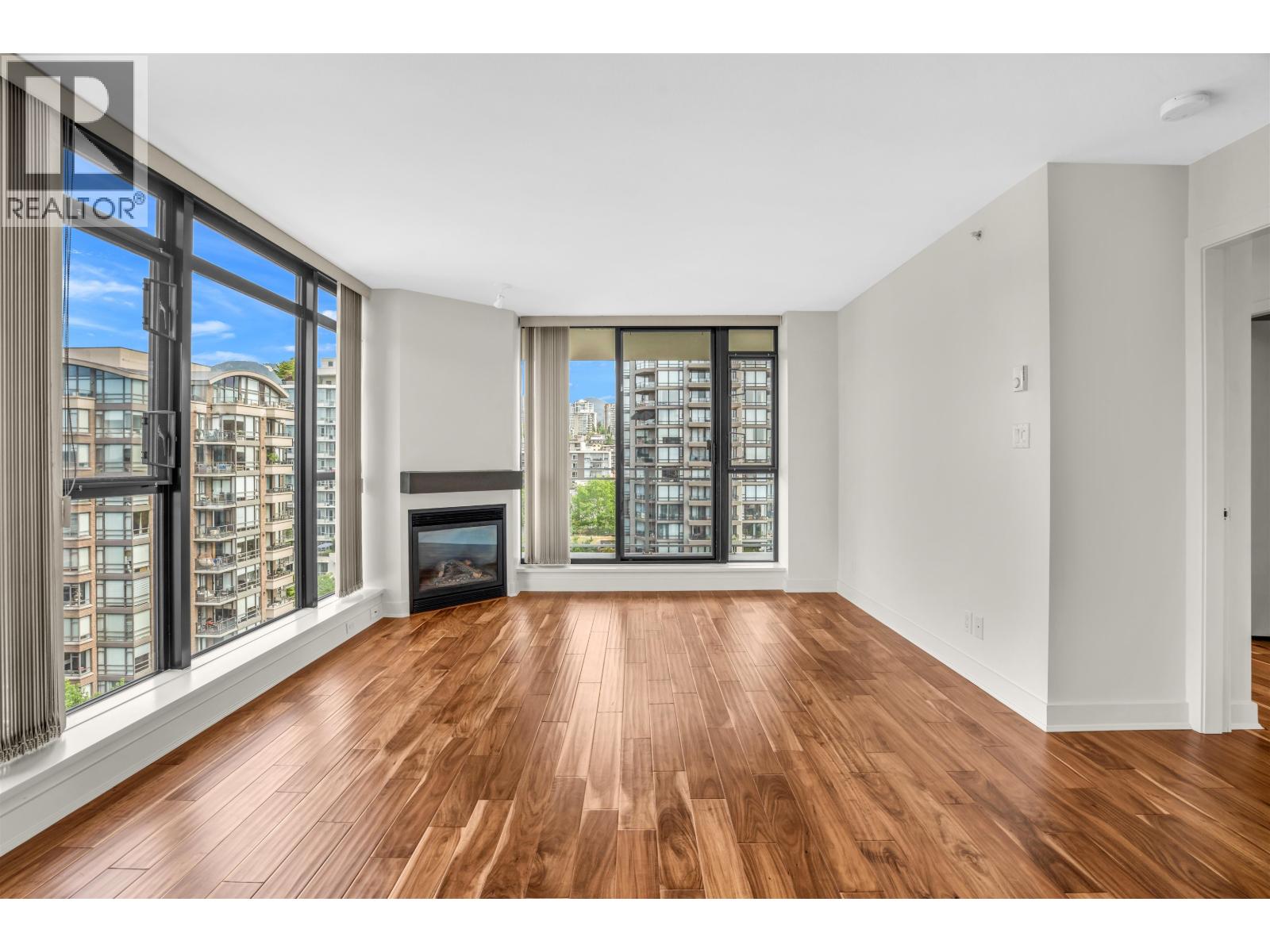 1206 155 W 1 Street, North Vancouver, British Columbia  V7M 3N8 - Photo 4 - R3128650
