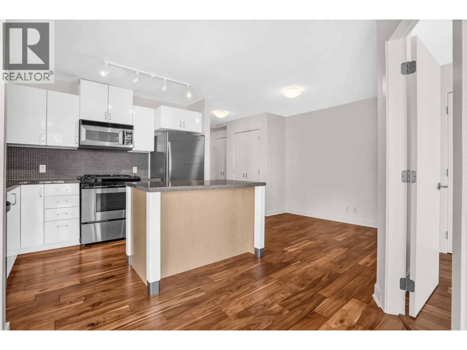 1206 155 W 1 Street, North Vancouver, British Columbia  V7M 3N8 - Photo 9 - R3128650