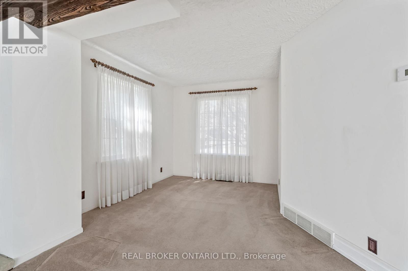 524 Meadow Wood Road, Mississauga, Ontario  L5J 2S3 - Photo 9 - W12982274