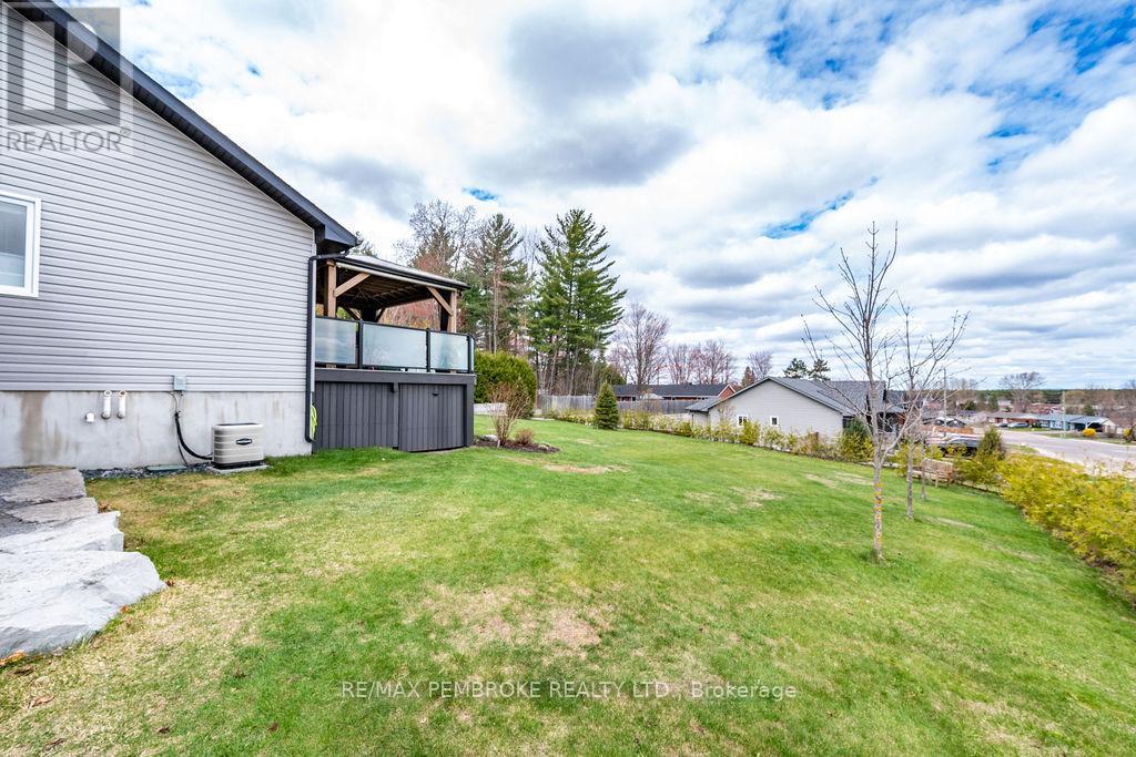 19 Nick Street, Petawawa, Ontario  K8H 0C2 - Photo 38 - X13109794