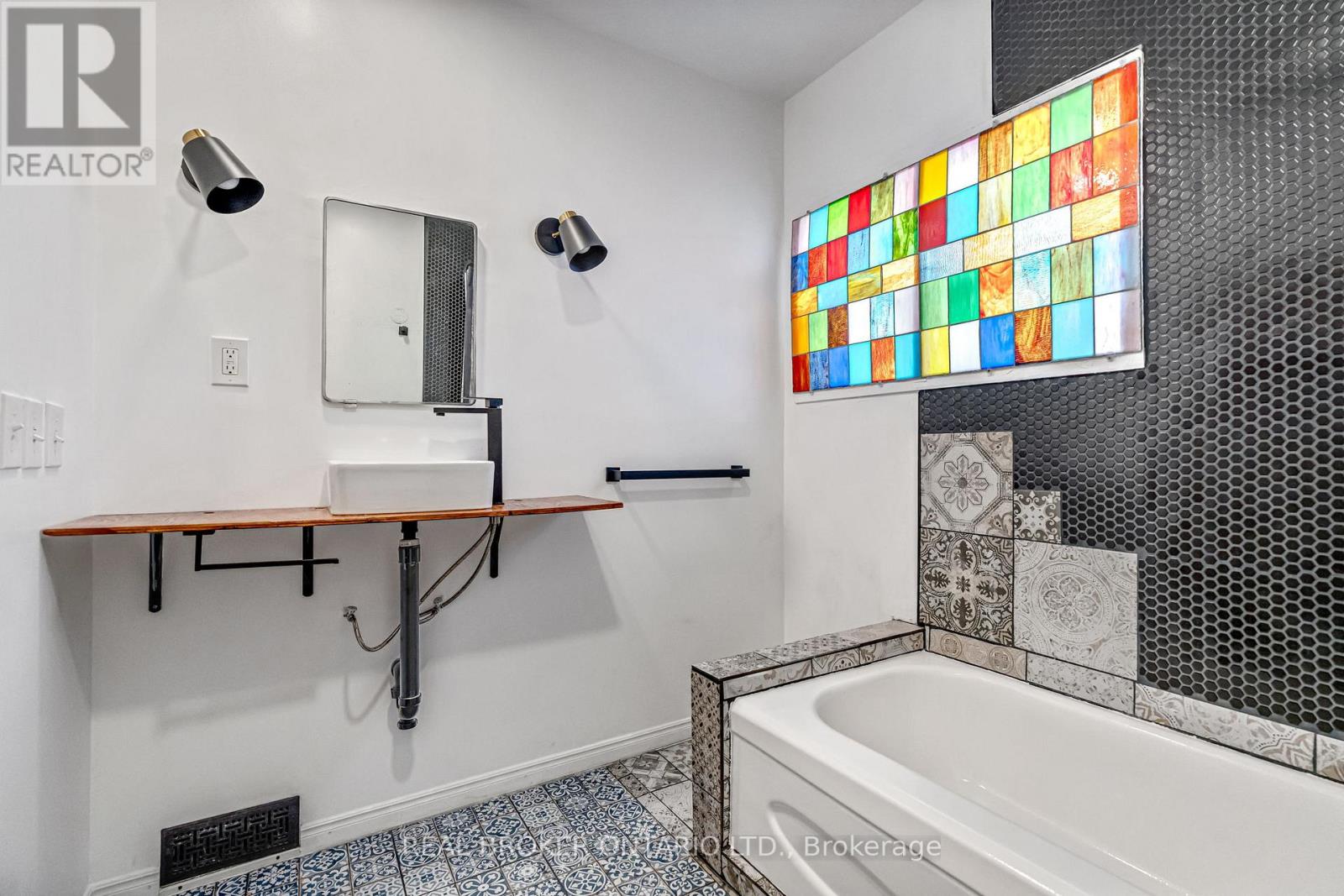 23 Clifford Street, Hamilton, Ontario  L8S 2Z7 - Photo 17 - X12938146