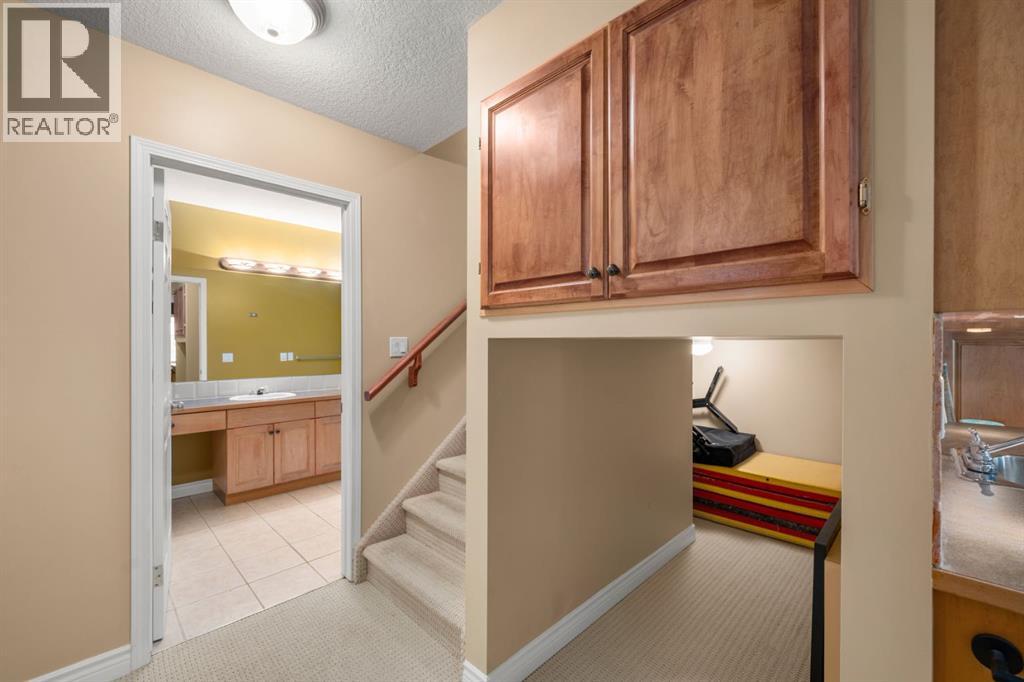 26 Somerset Crescent Sw, Calgary, Alberta  T2Y 3V7 - Photo 22 - A2313017