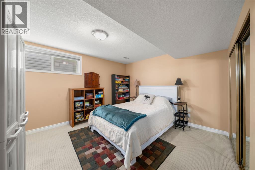 26 Somerset Crescent Sw, Calgary, Alberta  T2Y 3V7 - Photo 23 - A2313017