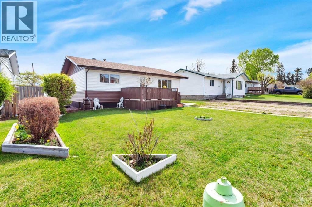 4727 48 Street, Sylvan Lake, Alberta  T4S 1M9 - Photo 3 - A2314526
