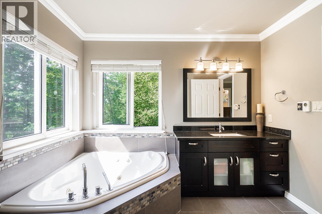 7460 Burnham Court, Burnaby, British Columbia  V5A 4M7 - Photo 19 - R3124366
